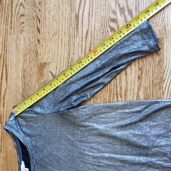 (S) H Halston Metallic Assymetrical Design 3/4 Sleeve Top Super Soft - Picture 4 of 8